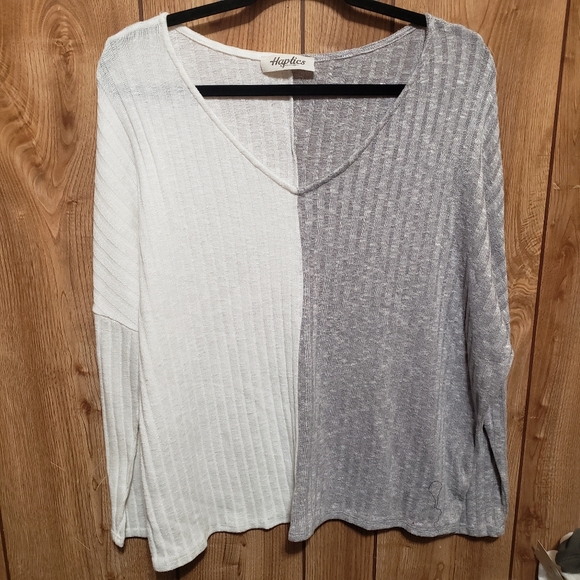 Haptics Sweaters - Haptics by Holly Harper White/ Gray Rib Knit Sweater V-neck Size Medium